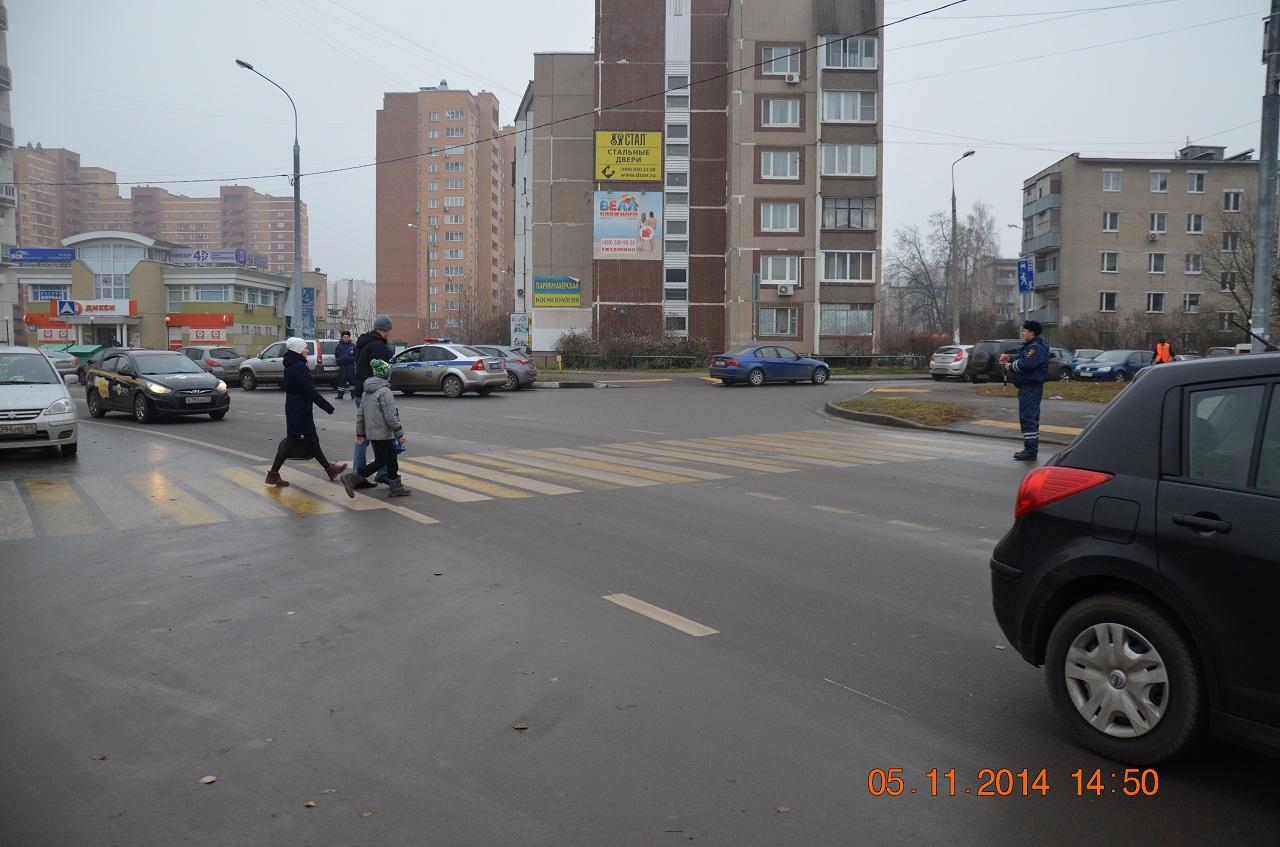 На одного пешехода меньше. Мероприятие пешеход ГИБДД. Военкомат пешеходные переходы Зеленоград. Фото гаишников на дороге в Зеленограде.