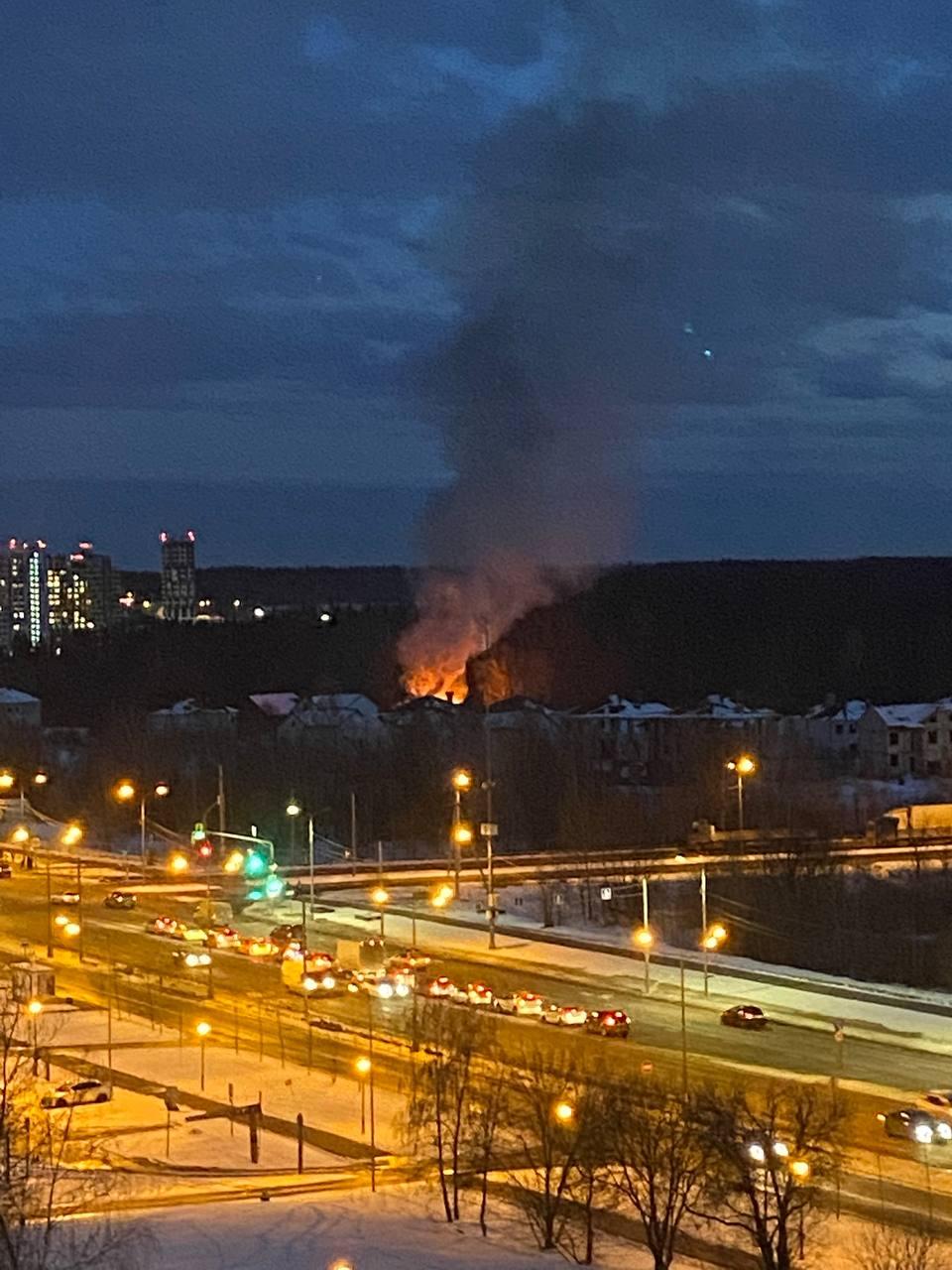 Зеленоград сегодня. Пожар в Зеленограде. Пожар в Зеленограде сегодня. Пожар Дмитровское шоссе. Пожар Дмитровское шоссе сейчас.