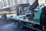 Рейсовый автобус столкнулся с эвакуатором на Новокрюковской улице
