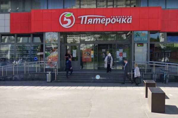 Площадь перед ТЦ «Ольга». Фрагмент панорамы с сервиса Google Maps