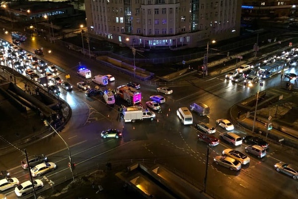 Последствия ДТП на улице Каменка. Фото из сообщества «ЗелАО AUTO | Зеленоград» в соцсети «ВКонтакте»