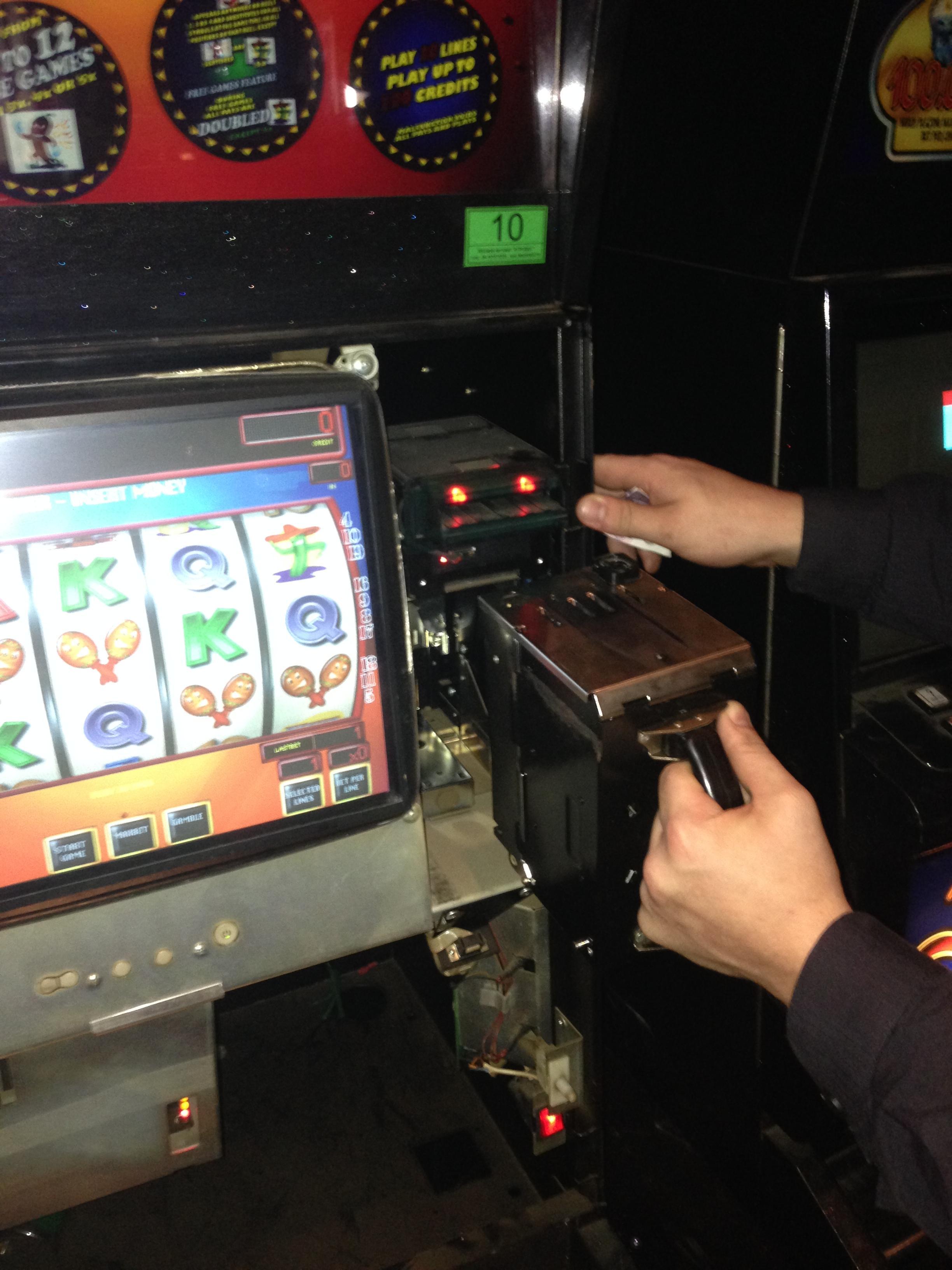Купюроприемник в игровых автоматах игровой автомат жетоны