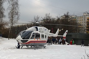 Вертолет Московского авиационного центра для оказания экстренной медицинской помощи. Фото: Саша Пархоменко