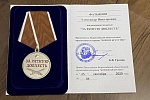 Умершего от коронавируса строителя посмертно наградили медалью