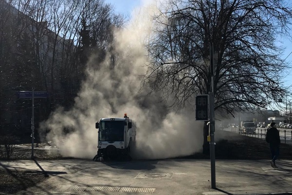 Автомобиль-пылесос в 3 микрорайоне. Фото из Instagram topgun_dicd