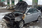 На автозаправке возле Ленинградки загорелась легковушка