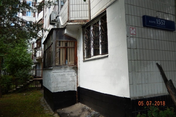 Балкон-самострой. Фото с сайта mos.ru
