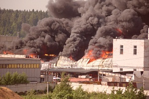 Пожар в промзоне ЦИЭ. Фото Натальи Иноземцевой из группы «Зеленоград24» в сети «ВКонтакте»