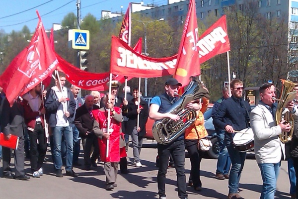 Первомайское шествие по Центральному проспекту. Архивное фото с сайта kprf-zelenograd.ru