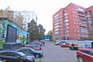 Местный проезд у корпуса 440. Фрагмент панорамы с сервиса Атлас Москвы