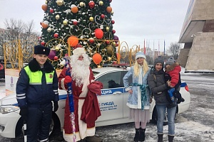Акция «Полицейский Дед мороз». Фото ГИБДД Зеленограда