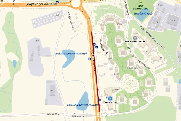 Участок Кутузовского шоссе с выделенной полосой для движения автобусов.Фрагмент карты с сервиса Яндекс.Карты