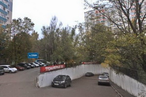 Вход в бомбоубежище со спортивном клубом в 3 микрорайоне. Фрагмент панорамы с сервиса Атлас Москвы