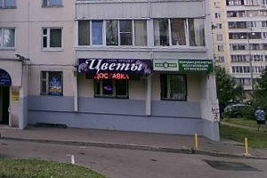 Вывеска с бегущей строкой у цветочного магазина в корпусе 219. Фрагмент панорамы с сервиса Атлас Москвы