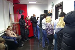 Задержания в торгово-офисном центре на улице Гоголя. Кадр оперативной съемки МВД России