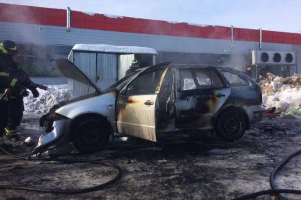 Сгоревший автомобиль. Фото очевидца