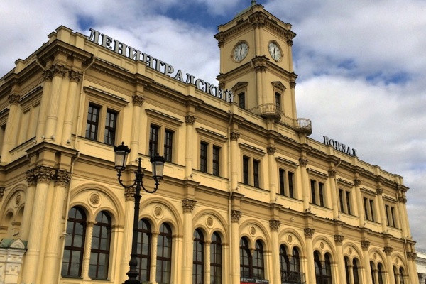 Ленинградский вокзал в Москве. Фото с сайта tourister.ru