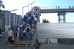 В Зеленограде ищут волонтеров для помощи пешеходам на временном мосту