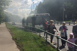 Пожар в автобусе. Фото: 5-tv.ru