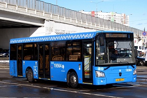 Автобус ЛиАЗ-4292.60 у станции Крюково. Фото: fotobus.msk.ru