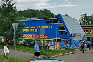 Крытый рынок «Комплекс-Рекорд» в 16-м микрорайоне. Скриншот с сервиса maps.ya.ru 