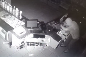 Ограбление магазина в корпусе 1204. Кадр с камеры видеонаблюдения