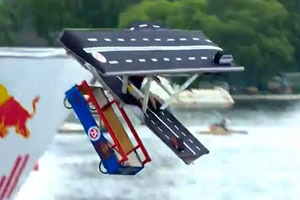 «Летающий» аппарат «МКАД летит!». Скриншот с видео на youtube.com