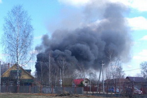 Пожар в Алабушево. Фото Артема Квача из сообщества «ЗелАО AUTO | Зеленоград» в сети «ВКонтакте»