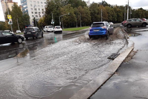 Потоп на Центральном проспекте. Фото «Зеленоград24»
