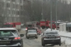 Пожарные машины на месте происшествия. Фото Мишани Ооооооооооо из группы «ЗелАО | Автолюбители Зеленограда» в сети «ВКонтакте»