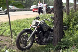 Мотоцикл на месте происшествия. Кадр из репортажа LifeNews.ru