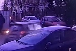 Опубликовано видео наезда машины на женщину с ребенком в Зеленограде