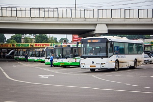 Автобусы на Привокзальной площади. Архивное фото «Зеленоград24»