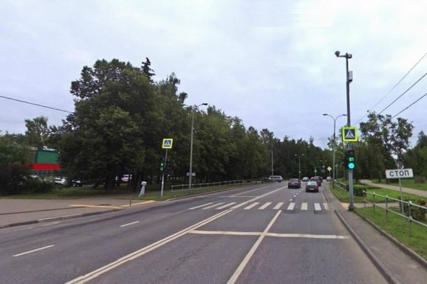 Сосновая аллея в районе места ДТП. Фрагмент панорамы с сервиса Атлас Москвы