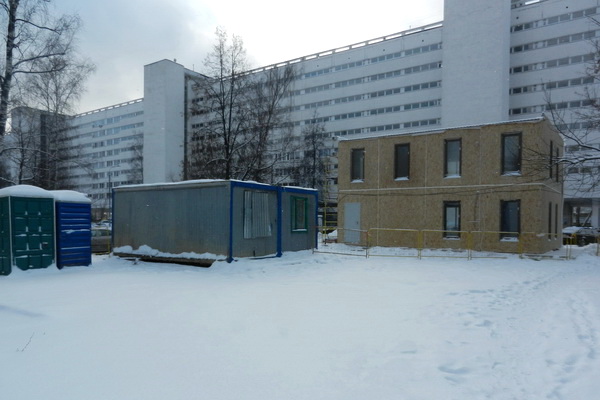 Двухэтажное строение у ДЮЦ «Орленок». Фото «Зеленоград24» от 22 января 2018 года
