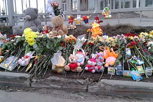 Стихийный мемориал у места трагедии. Фото «Зеленоград24»