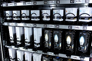 Автомат по продаже светодиодных ламп. Фото: Retail.ru