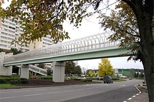 Пешеходный мост на Сосновой аллее