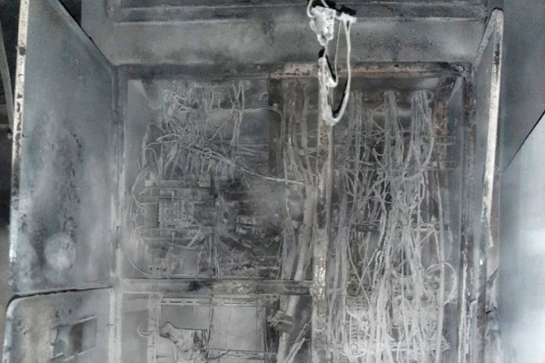 Сгоревший электрощит. Фото пресс-службы МЧС Зеленограда.