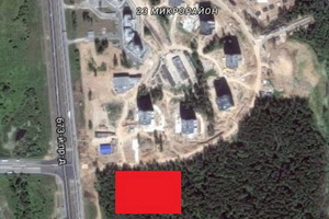 Участок в 23-м микрорайоне, изначально выделенный под строительство гаражей (обозначен красным). Скриншот с сервиса maps.google.com