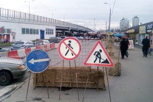 Перекрытая полоса при въезде на Крюковскую площадь. Автор фото: Илья
