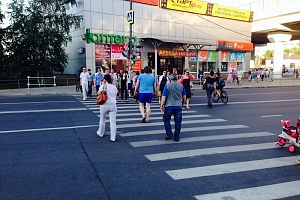 Новый регулируемый пешеходный переход на улице Новокрюковской. Фото: Константин Антонович
