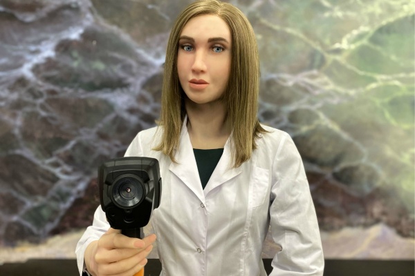 Betsy – помощник врача. Фото с сайта компании «Нейроботикс»