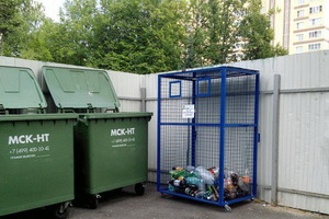 Сетчатые контейнеры для сбора пластиковых бутылок. Фото: zelao.ru