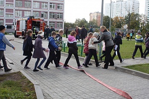 Пожарно-тактическое занятие МЧС. Фото: МЧС Зеленограда