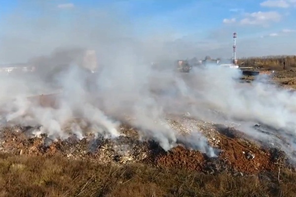 Горящая свалка в Чашниково. Кадр из видео движения «Свои»