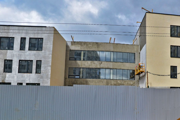 Строительство школы в 17 микрорайоне. Фрагмент архивной панорамы сервиса Яндекс.Карты