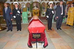Торжественная церемония захоронения. Фото: zelao.ru