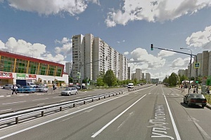 Улица Логвиненко в районе места ДТП. Фрагмент панорамы с сервиса Google Maps