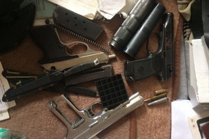 Найденные при обыске квартиры пистолеты и боеприпасы. Фото УВД Зеленограда